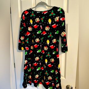 Fun Christmas dress in time for the holiday! And it has pockets!